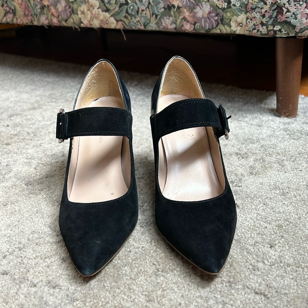 Black leather heel pumps